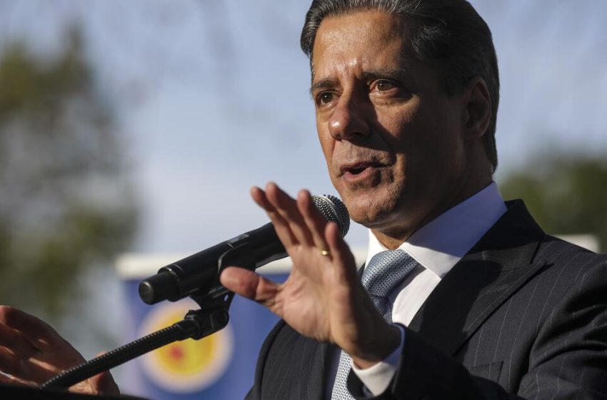  LAUSD Supt. Alberto Carvalho on paid leave after FBI raid