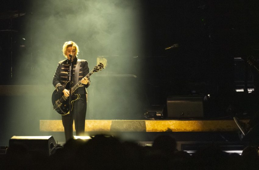  Review: Brandi Carlile shows she still has the human touch in first arena tour