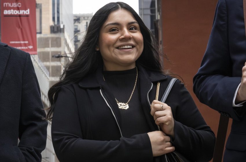  Federal judge will let Marimar Martinez release text messages sent by Border Patrol agent who shot her