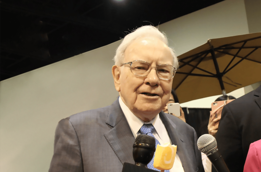  The Best Warren Buffett Stocks to Buy With $300 Right Now
