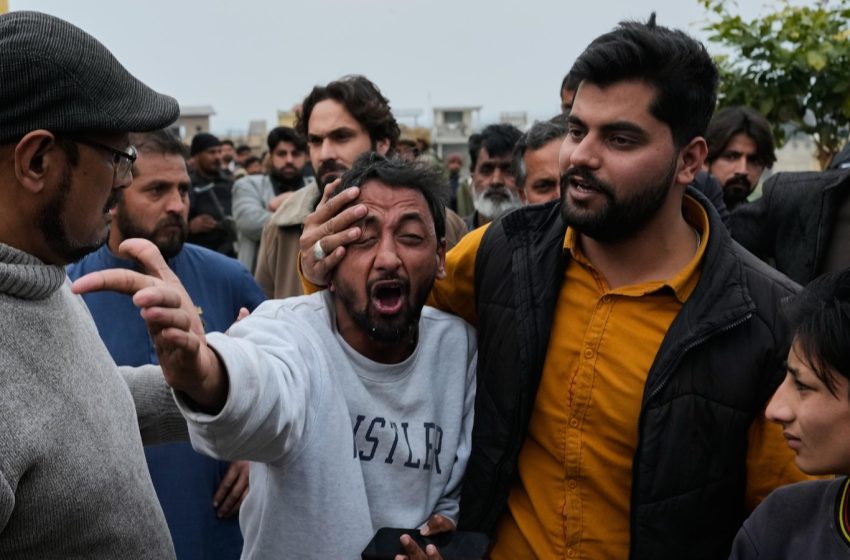  A bombing at a Shiite mosque in Islamabad kills at least 31 and wounds dozens