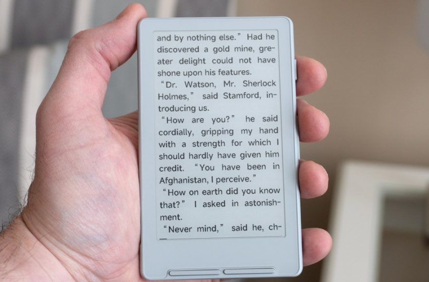  This pocket-friendly e-reader is packed with frustration and potential
