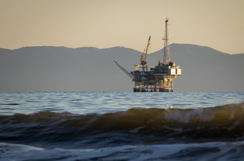  Trump invokes emergency powers for CA pipeline after Iran