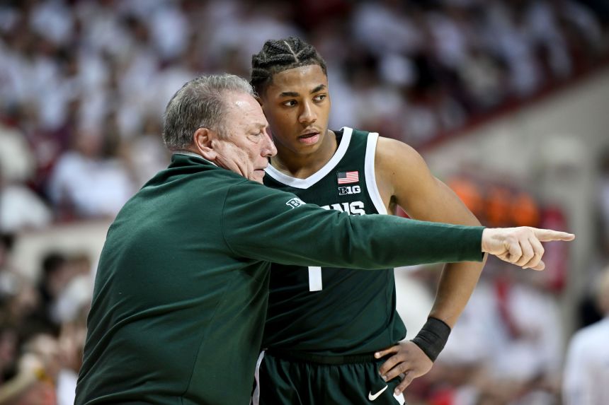 Michigan State Spartans head coach Tom Izzo talks with Fears against the Indiana Hoosiers.