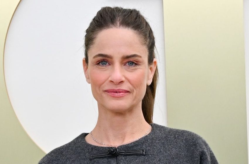  Amanda Peet Revealed Her Breast-Cancer Diagnosis