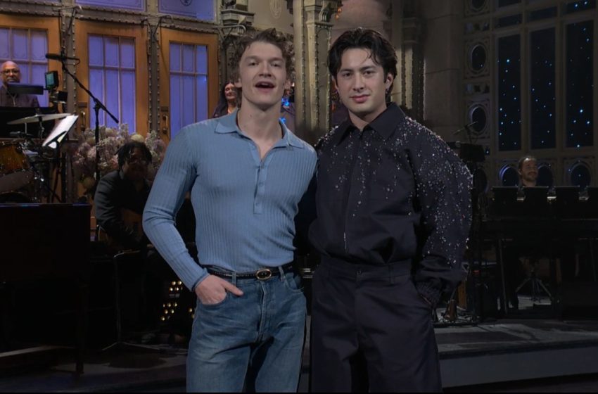  Connor Storrie Makes Saturday Night Live Debut With Hudson Williams