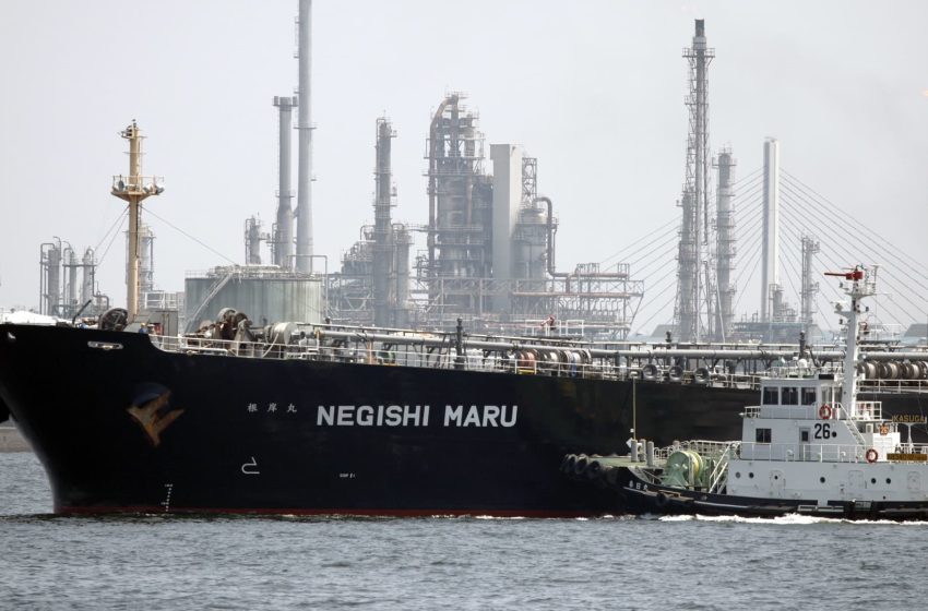  Japan exports beat forecasts with 4.2% growth in February, but shipments to China and U.S. slump