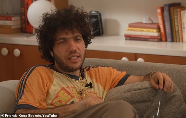 Benny Blanco clarifies his hygiene habits after Selena Gomez sparked uproar for kissing his dirty feet