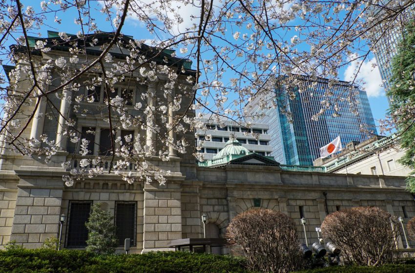 Bank of Japan keeps rates steady as expected, warns Iran war may push up inflation