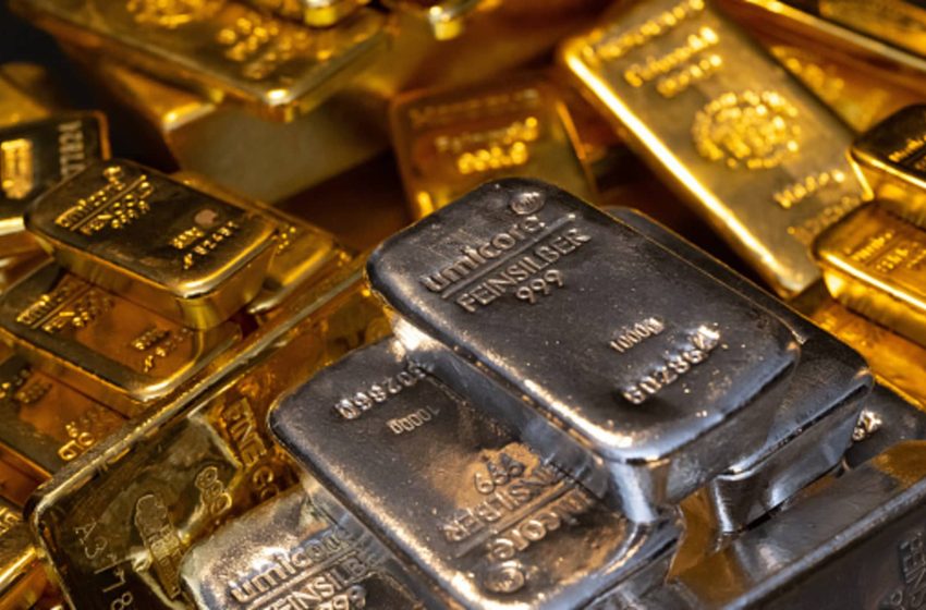  Gold rebounds, silver extends losses as oil price sparks volatility