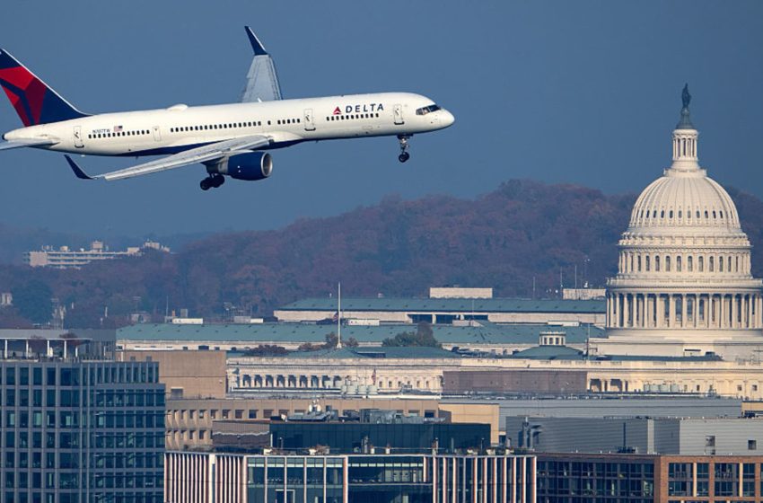  Delta suspends perk for Congress members, cites DHS shutdown