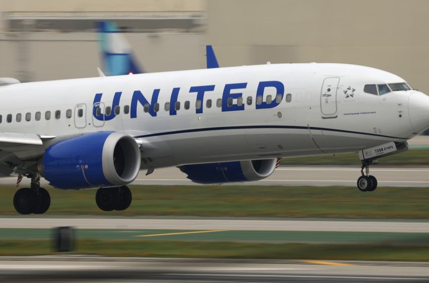  United Airlines to cut more flights as it eyes elevated oil pric