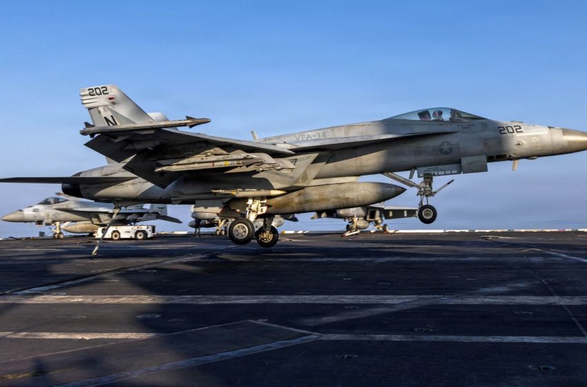  Iranians prepare funeral for Khamenei