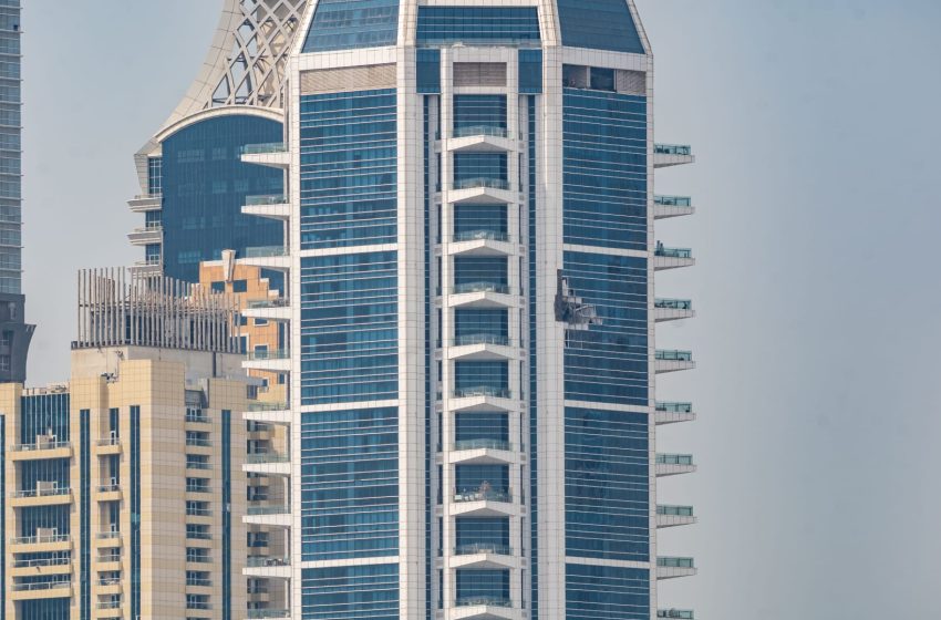  Iranian projectiles continue to strike Gulf countries