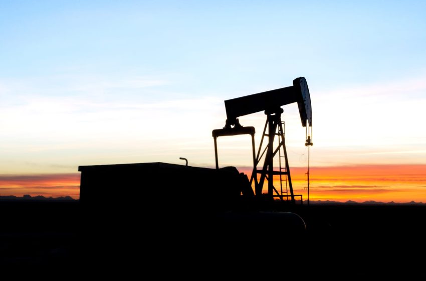  U.S. weighs releasing sanctioned Iranian crude