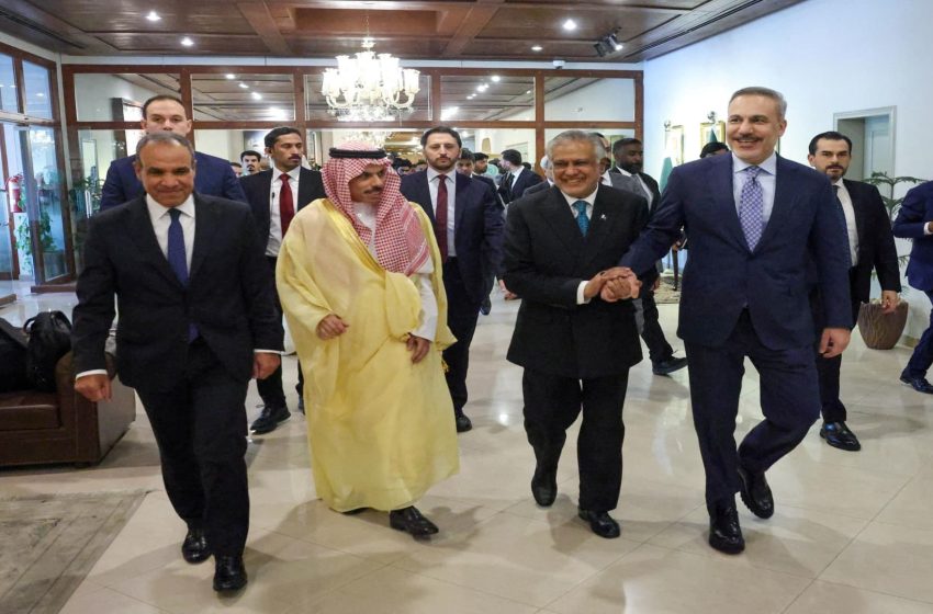  Middle East leaders meet in Pakistan; Trump weighs Iran ground troops