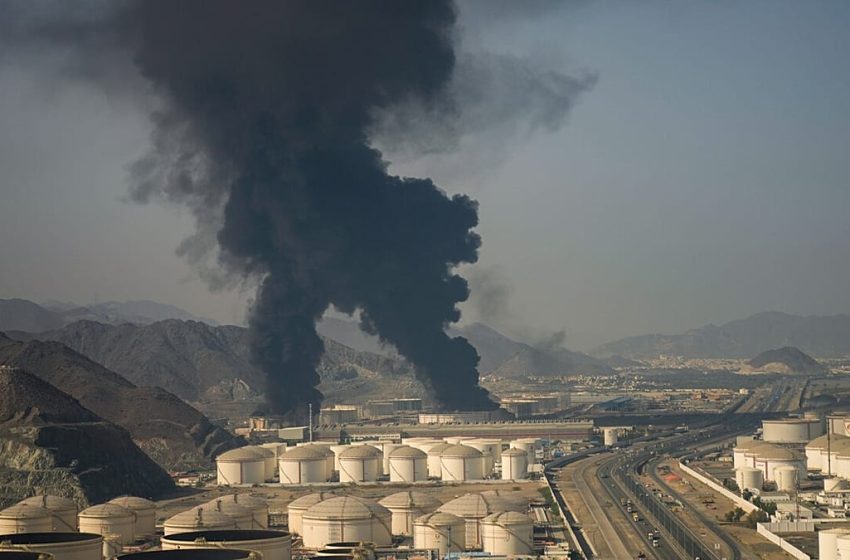  Iran continues strikes on Gulf states day after US threatens oil facilities