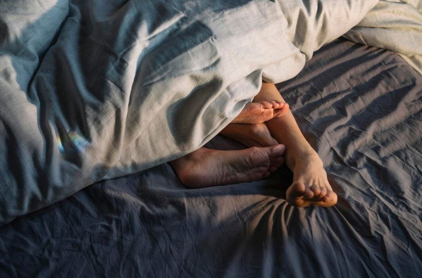  Why Don’t Humans Have A Mating Season? An Evolutionary Biologist Explains