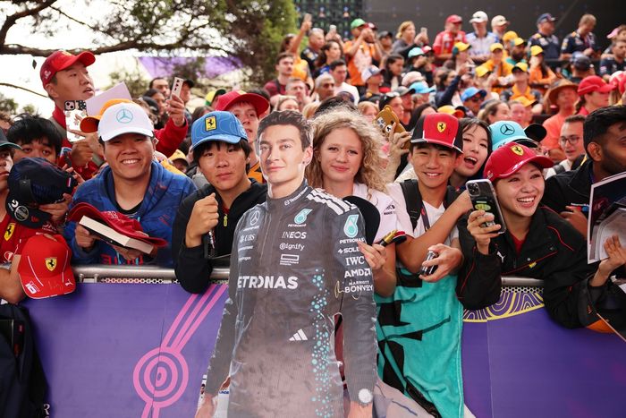 Fans of George Russell, Mercedes