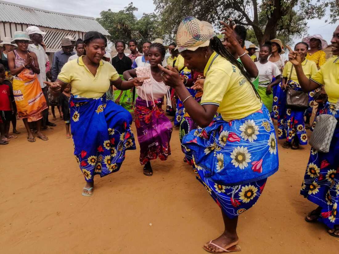 In the Grand South of Madagascar, in Amboasary Sud, women known as “Reny Mahomby,” or mother leaders, are mothers who take charge of their families and inspire other mothers in the community to change their behavior in terms of hygiene, well-being, children’s education, small business activities, and the fight against poverty. In this photo, these mothers leders are dancing before starting their training sessions. Amboasary Sud – Madagascar – November 2021 I chose this photo to highlight the important role women play within their community. They can be powerful agents of change.