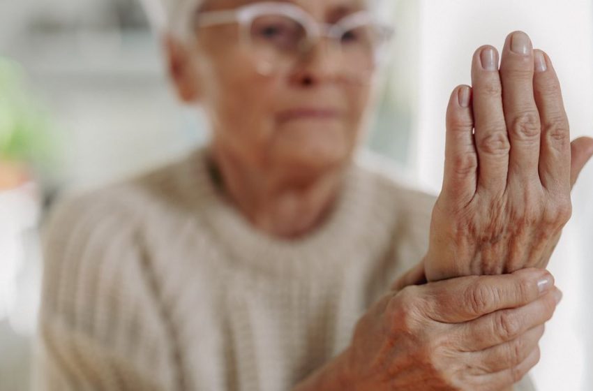  ‘Constant’ dementia warning sign could appear in the hands