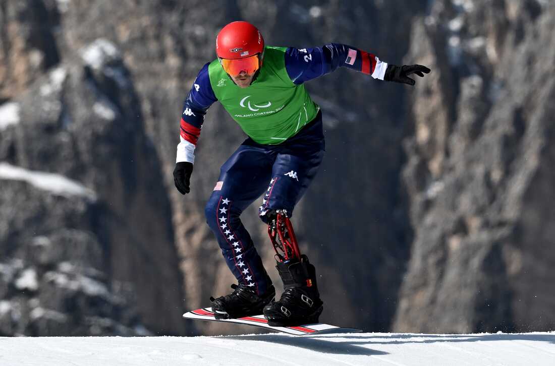 Mike Schultz of Team USA competes during the Para Snowboard Cross quarterfinals at the 2026 Milan Cortina Winter Paralympics on March 08, 2026 in Cortina d'Ampezzo, Italy.