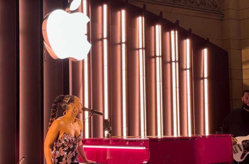  Apple Kicks Off 50th Anniversary With Surprise Alicia Keys Concert in New York