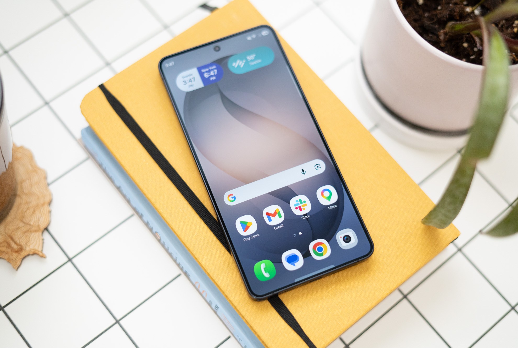 Samsung Galaxy S26 Ultra on a desk