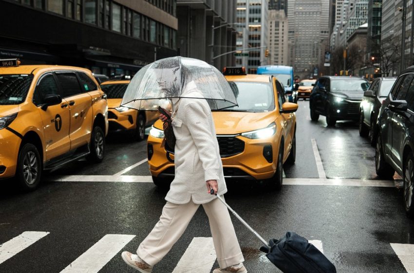  Heavy rain, strong storms expected in NYC Monday as cold front moves through