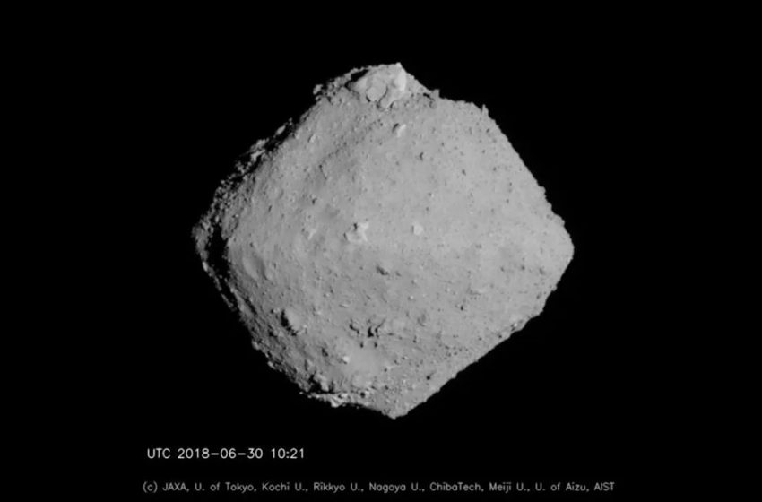  All 5 ‘letters’ of DNA found on an asteroid speeding through our solar system. What do they tell us about the origins of life?