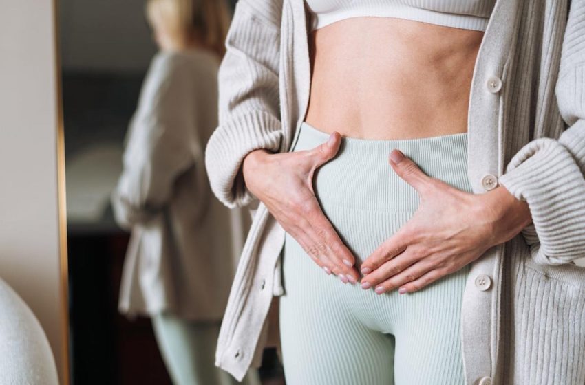  Experts Weigh-In on How You Can Quickly Reduce Uncomfortable Bloating