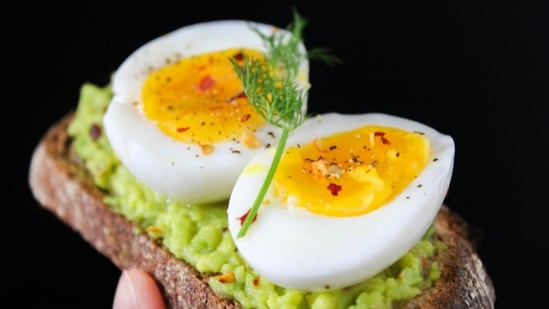  AIIMS-trained gastroenterologist lists 4 effects of eating eggs every day for 2 weeks