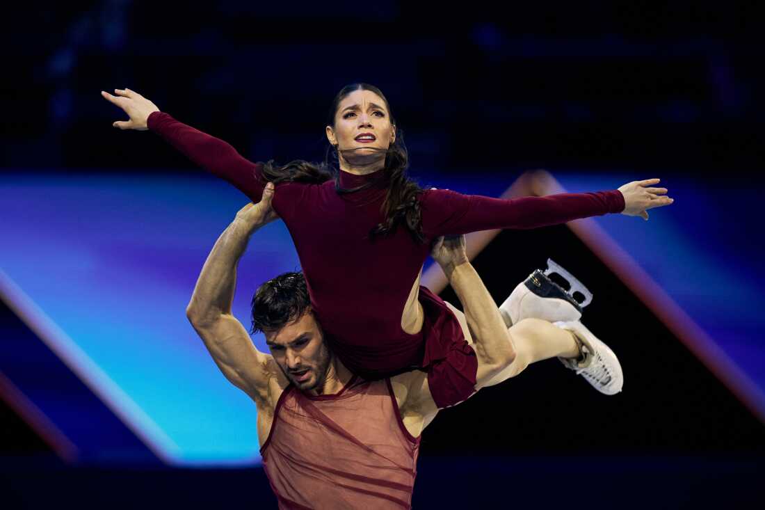 Laurence Fournier Beaudry and Guillaume Cizeron of France do a lift at the Olympic exhibition gala.