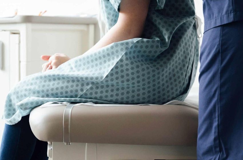  Mom Thought Her Symptoms Were Menopause — Then She Was Diagnosed with Rectal Cancer at 42