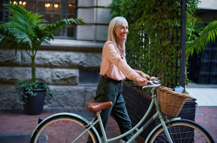  People who stay fit after 60 without ever “working out” aren’t just lucky—these 10 daily habits quietly turn their whole life into movement