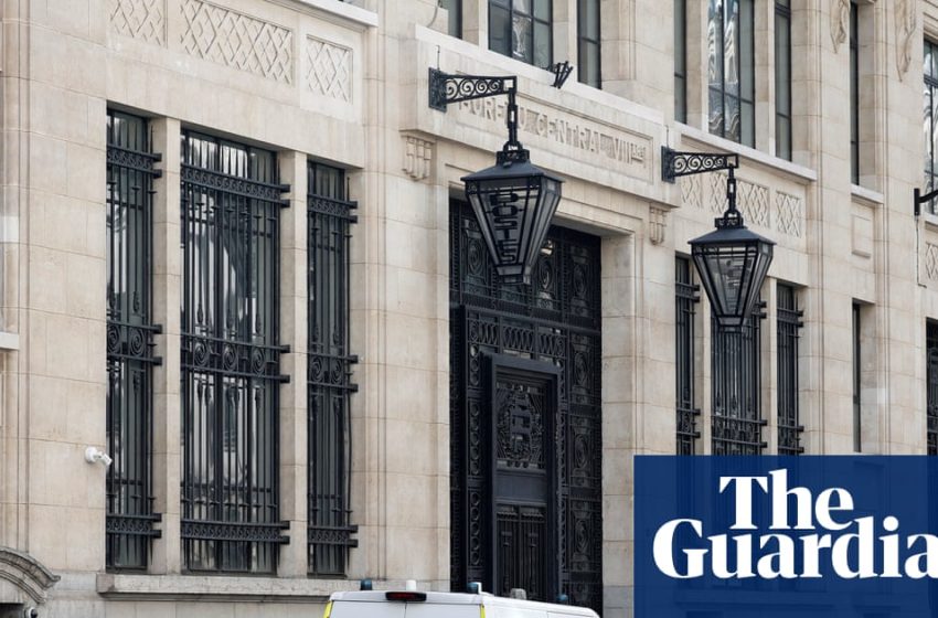  Police in Paris foil attempted bomb attack outside Bank of America building | Paris