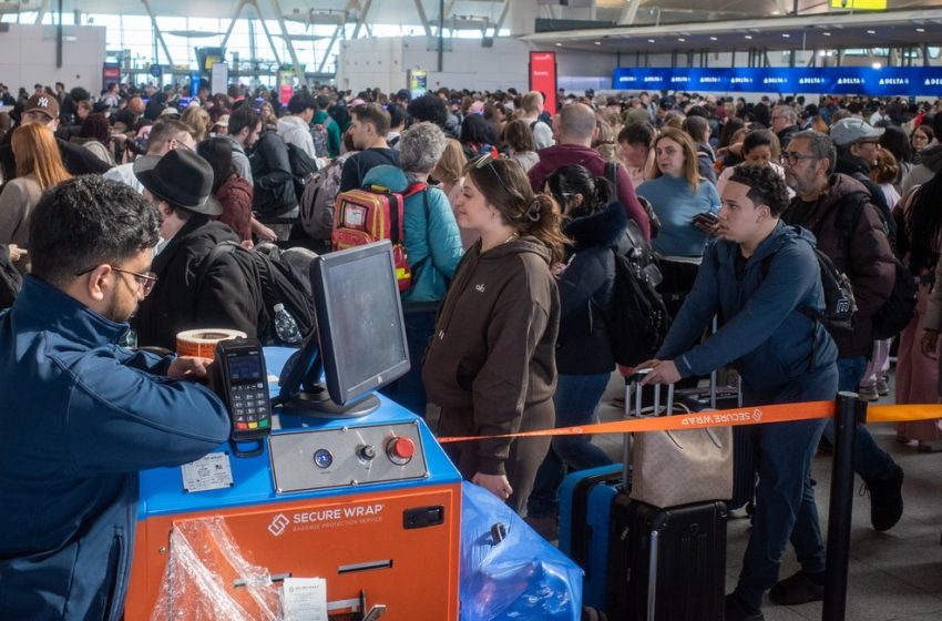  America’s horrible trains mean you have no alternative to hourslong airport lines