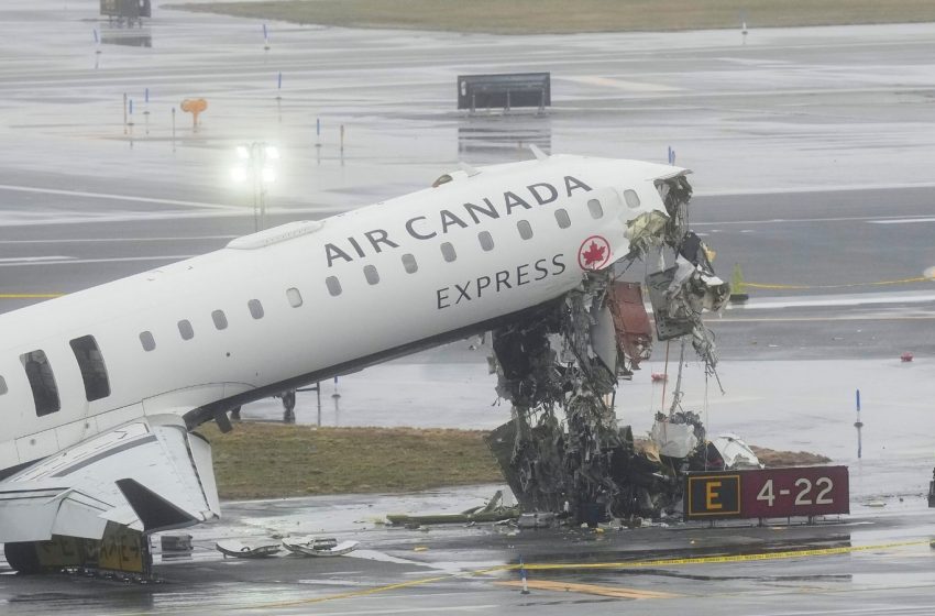 LaGuardia Airport collision between Air Canada plane, fire truck leaves 2 pilots dead | Updates