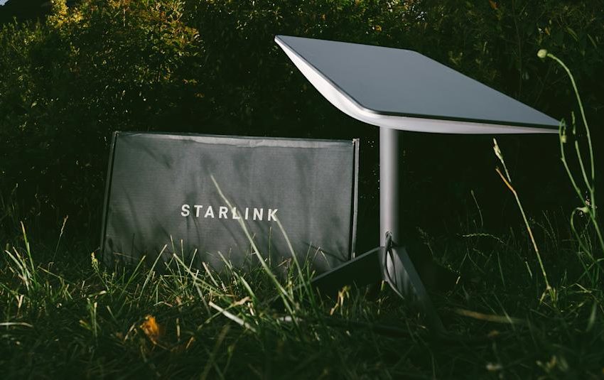  SpaceX loses contact with one of its Starlink satellites