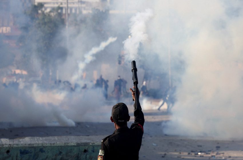  Fury on Pakistan streets, 20 dead, after US-Israel strike kills Khamenei | Israel-Iran conflict News