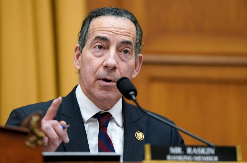  Trump showed off a classified map during a 2022 plane trip, Raskin alleges in letter