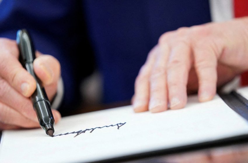  Trump’s signature to appear on US currency in first for sitting president | Donald Trump News