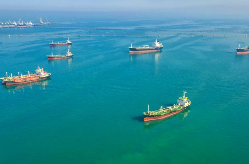  India Says 28 Oil and Gas Ships Are Stranded Near the Strait of Hormuz