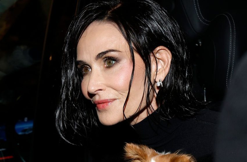  Demi Moore’s Drastic Bob Comes After Years of Resisting Pressure to Cut Her Waist-Length Hair