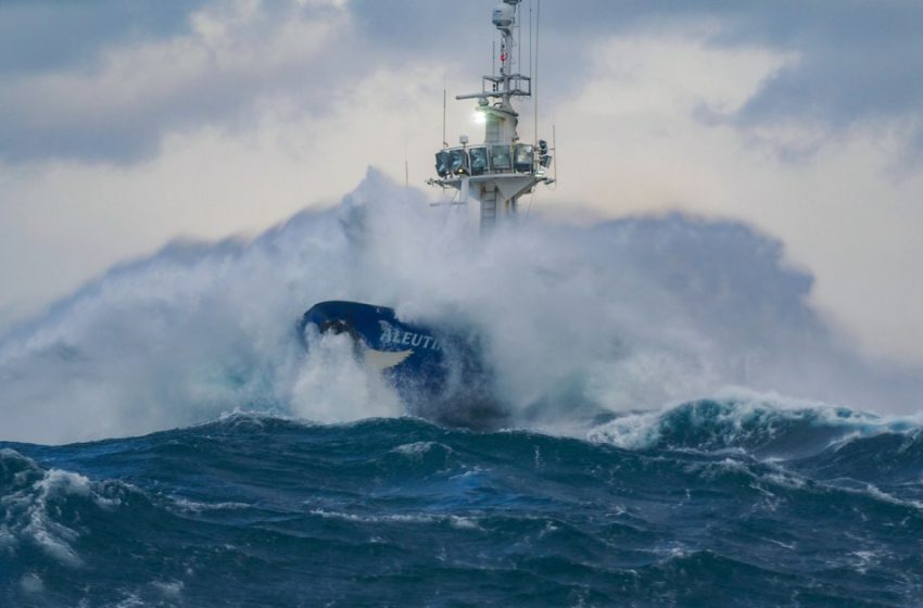  Deckhand on ‘Deadliest Catch’ boat dies while fishing in Alaskan waters