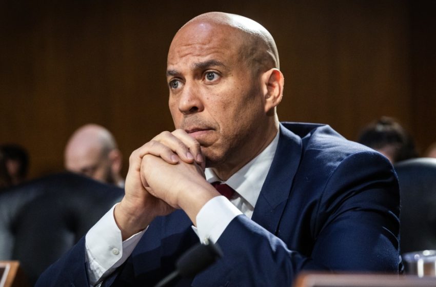  Sen. Cory Booker to unveil bill making $75,000 in income tax-free
