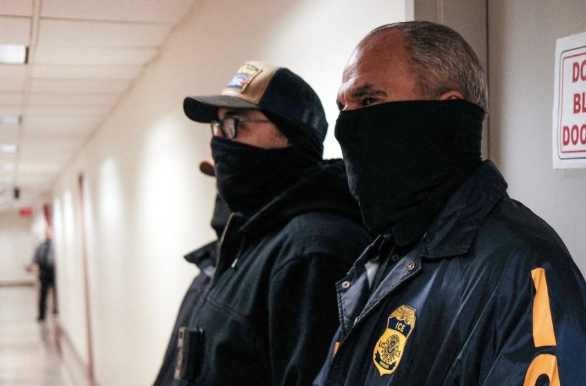  Trump says he’s sending federal immigration agents to airports on Monday amid DHS shutdown