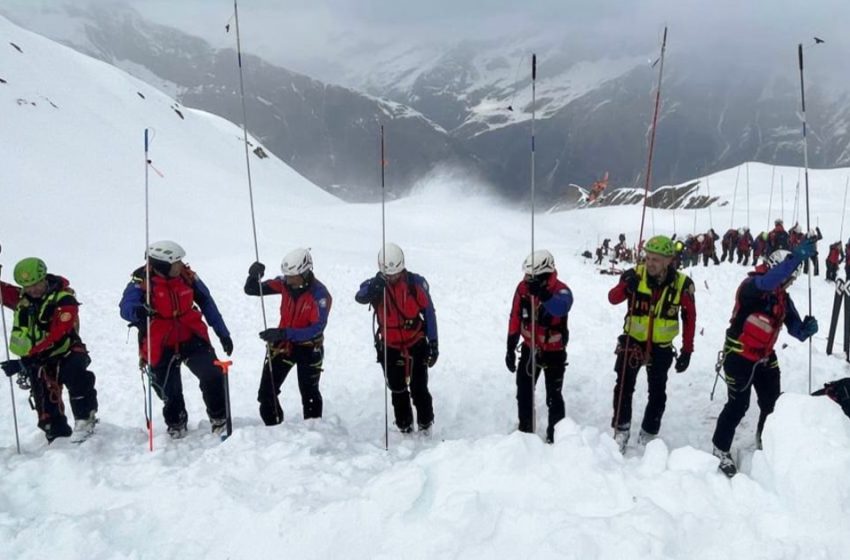  A deadly South Tyrol avalanche kills 2 skiers, trapping 25 near the Austria border
