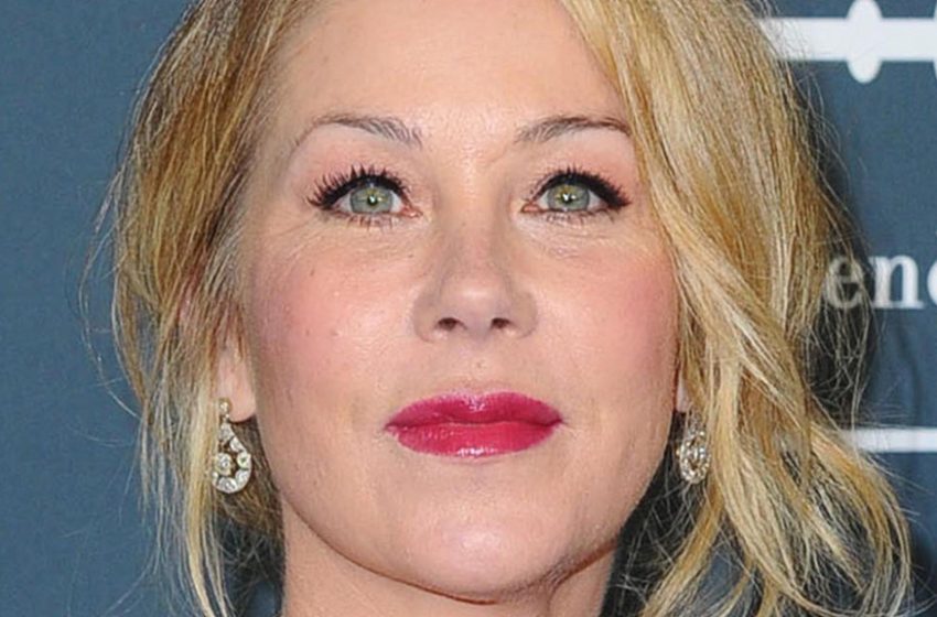  Christina Applegate and ex Brad Pitt didn’t speak ‘for years’ after she ditched him at awards show