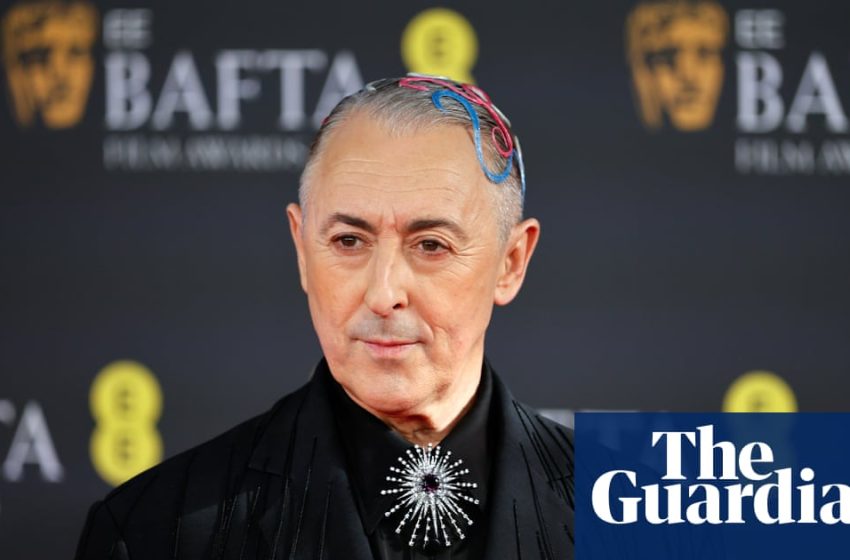  Baftas host Alan Cumming criticises BBC for ‘broadcasting slurs and censoring free speech’ | Baftas 2026